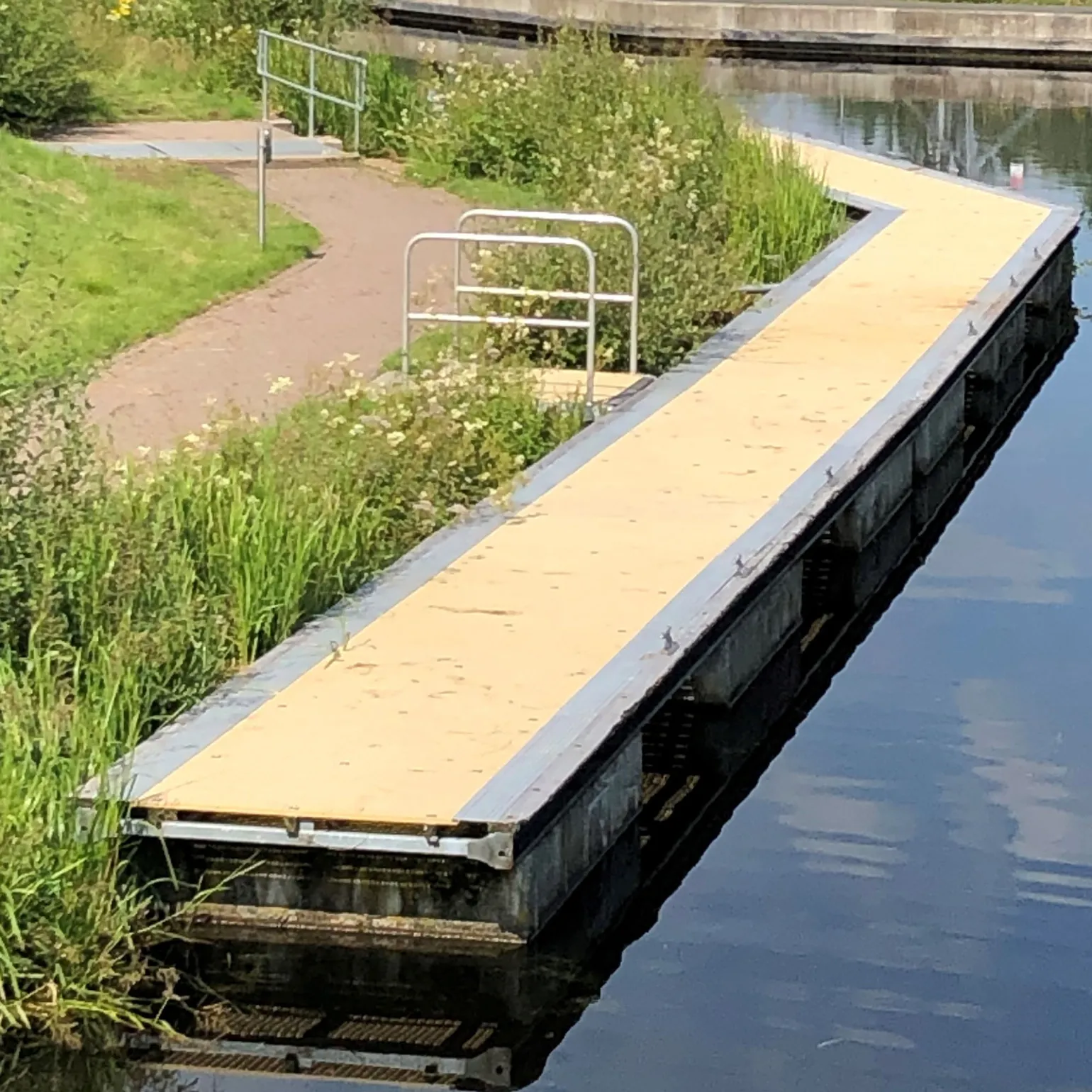 The Sheffield team were delighted to assist the Scottish Canals in the renewal of their pontoon and jettie decking with the supply of 22mm Mini-Mesh in sand colour. This has been used to replace deteriorating hardwood timber decking along the surface of the pontoons and jetties that had become rotten and slippery over time.
Because of its excellent corrosion resistance and anti-slip qualities, this composite product has been widely used for many years in waterways and marina environments. It is a proven solution for walkway surfaces on pontoons and jetties, especially due to its excellent corrosion resistance.